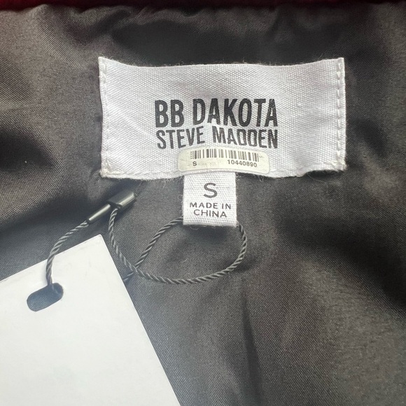 BB Dakota Size Small Red and Black puffer coat - Picture 2 of 5